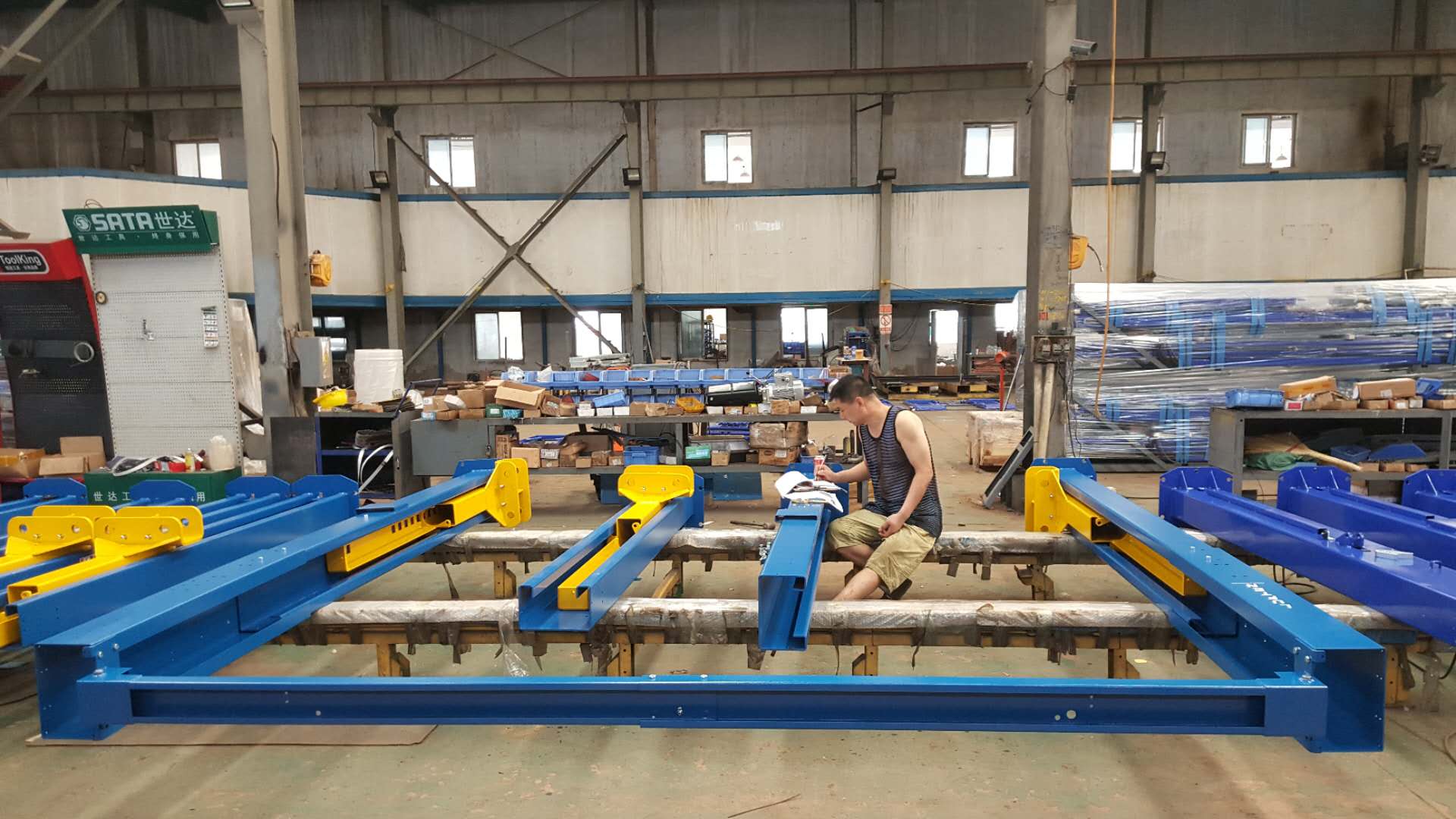 Lifts and Hoists Clear Floor CAR LIFT AECL240CFDCA 4 TONNE TWO